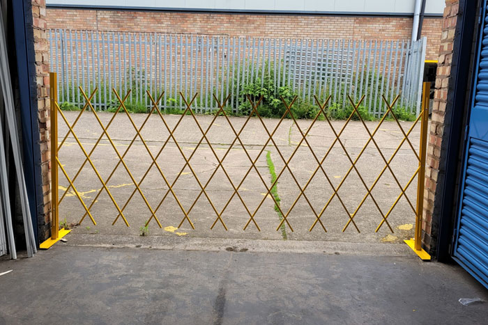 Expanding barrier in use - warehouse